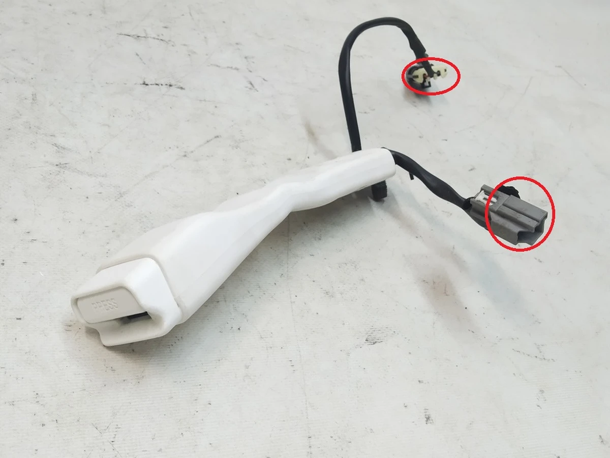 8 Замок ремня безопасности пассажирского сиденья WHITE (окисление) Tesla Model S, Model S REST, Model X 1005991-07-H