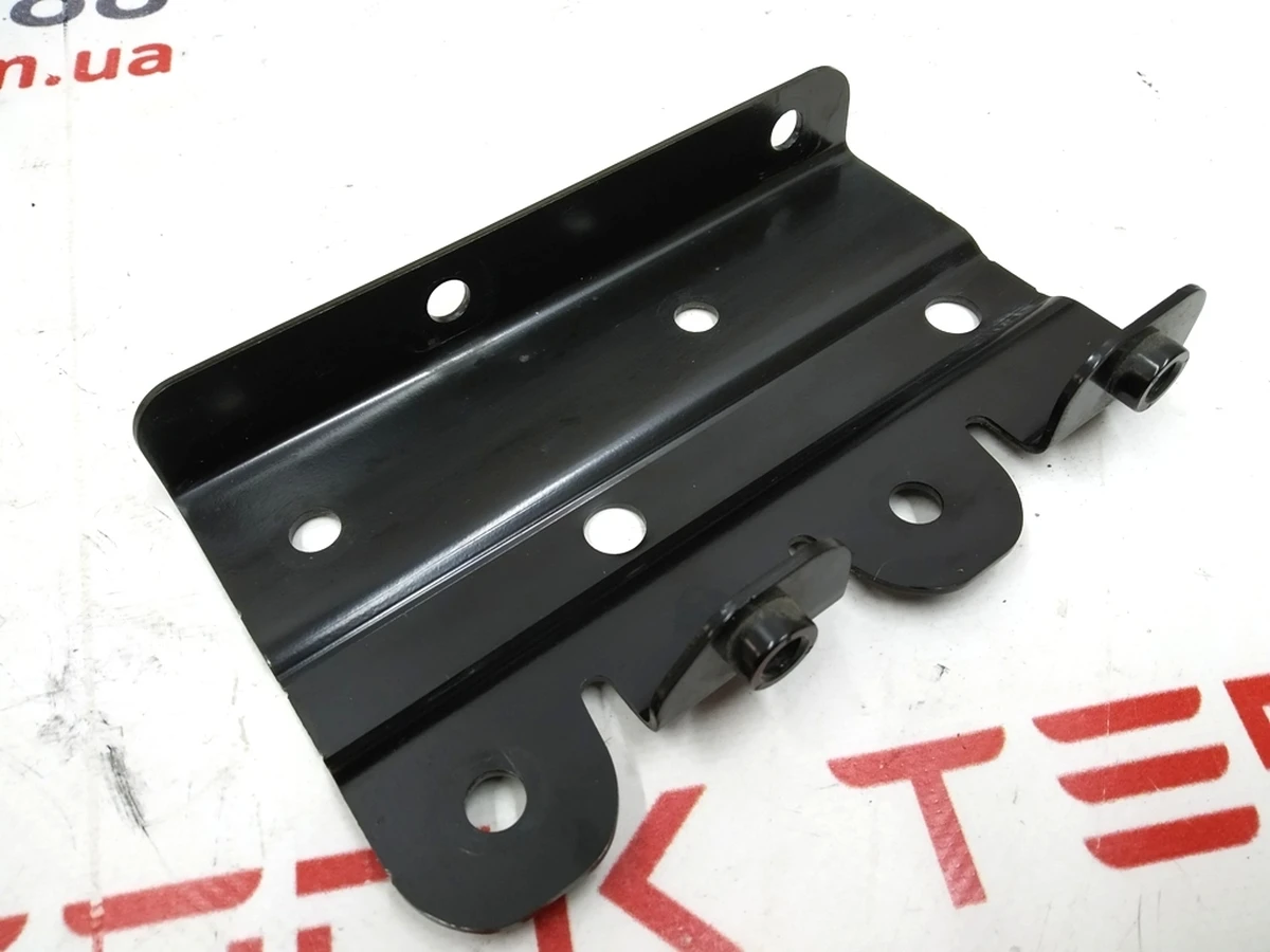 2 Кронштейн кондиціонера компресора верхній Tesla model S 1006079-00-D