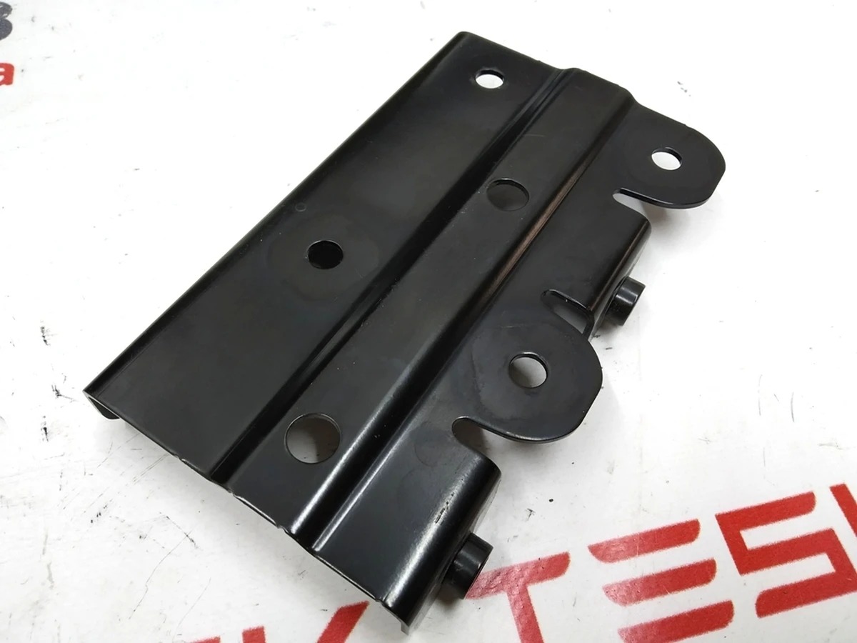 2 Кронштейн кондиціонера компресора верхній Tesla model S 1006079-00-D