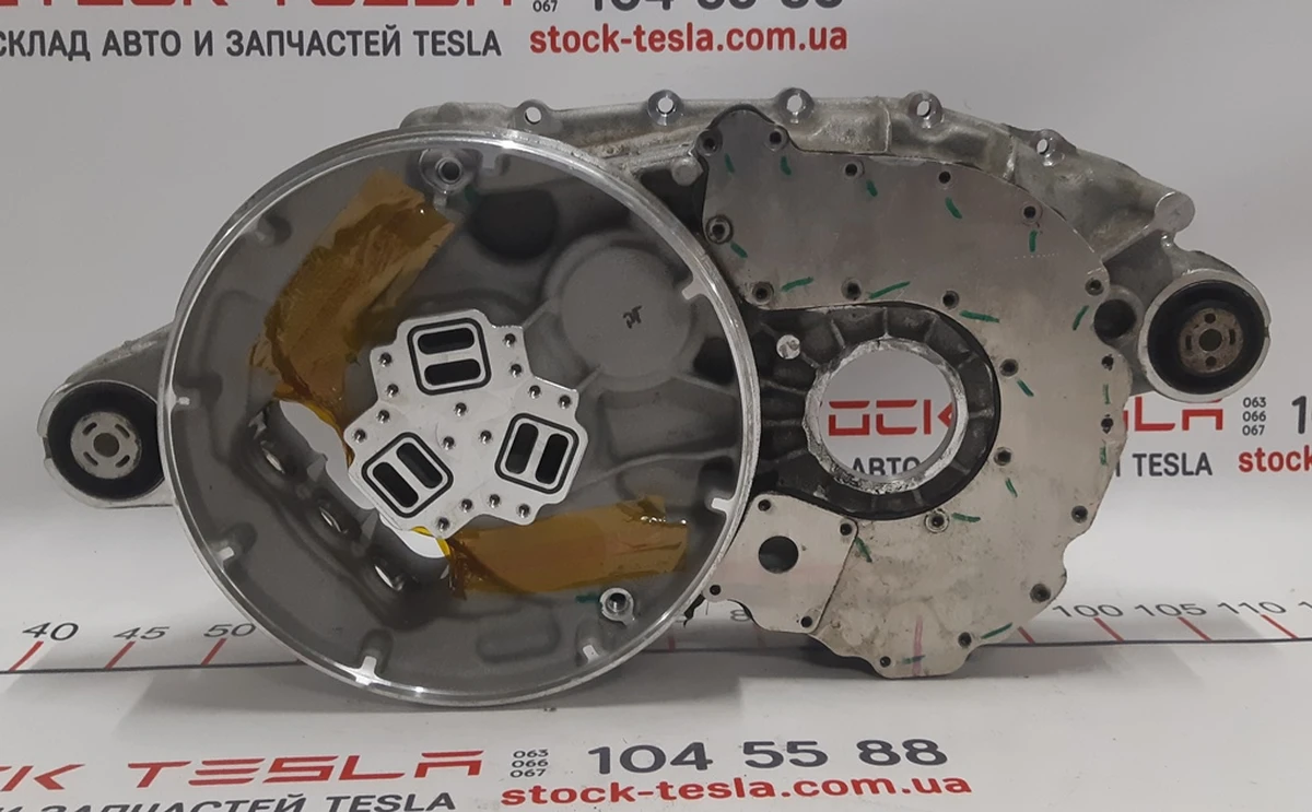 1 Картер редуктора мотора із сальником та підшипниками у зборі Tesla model S, model S REST 1006205-00-A