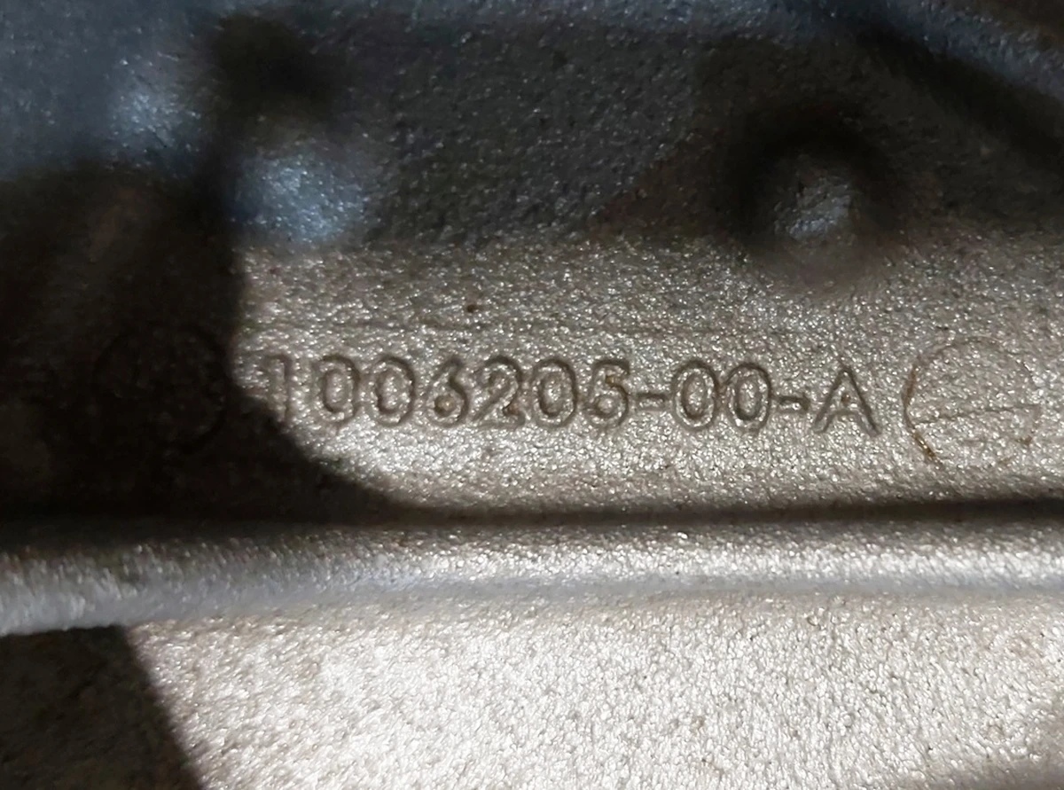 1 Картер редуктора мотора з сальником і підшипниками без сайлентблоку Tesla model S, model S REST 1006205-00-A