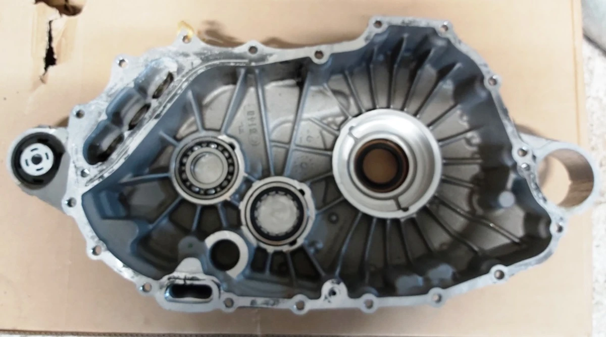 1 Картер редуктора мотора з сальником і підшипниками без сайлентблоку Tesla model S, model S REST 1006205-00-A