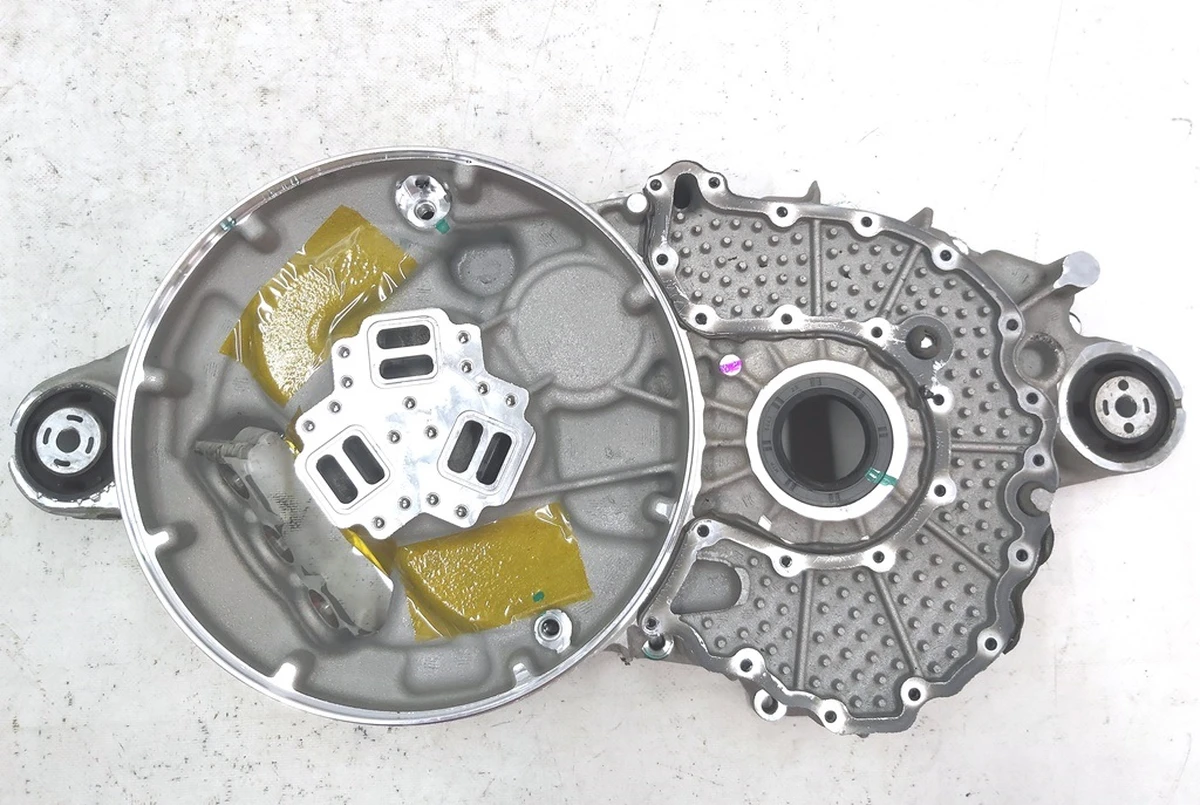 1 Картер редуктора мотора із сальником та підшипником у зборі Tesla model S, model S REST 1006205-00-B