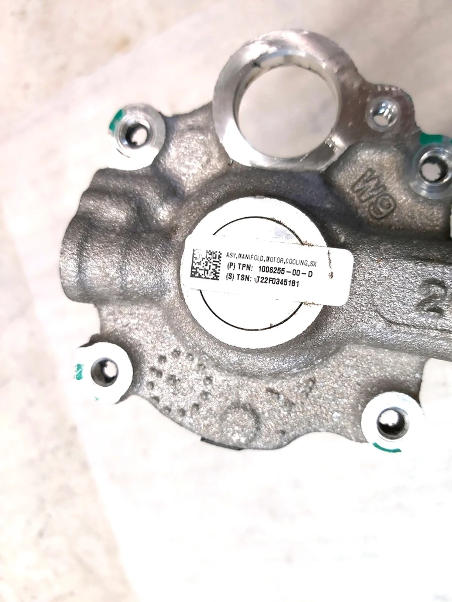 Трубка охолодження ротора двигуна внутрішня з кронштейном Tesla Model S, Model S REST 1006255-00-D