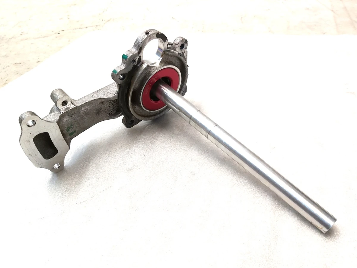 Трубка охолодження ротора двигуна внутрішня з кронштейном Tesla Model S, Model S REST 1006255-00-D