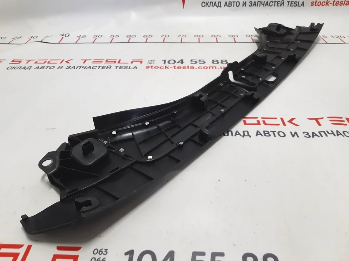 1 Пластик подкапотного бокса передний, структурный RWD (хром накладки) Tesla model S 1051618-00-A