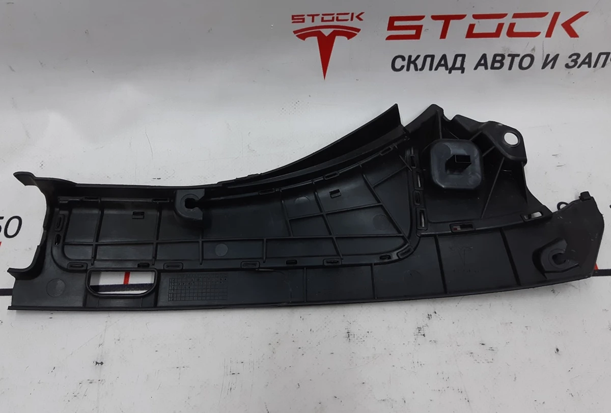 ASY U.HOOD APRON FR, PLASTIC SCF, MS RWD right side Tesla model S 1051618-00-A