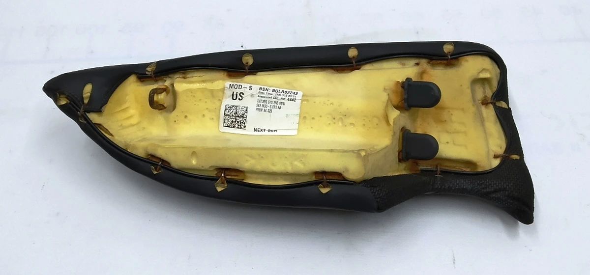 5 Подушка сидіння 2-го ряду права PREM BLACK Tesla model S REST 1006426-01-A