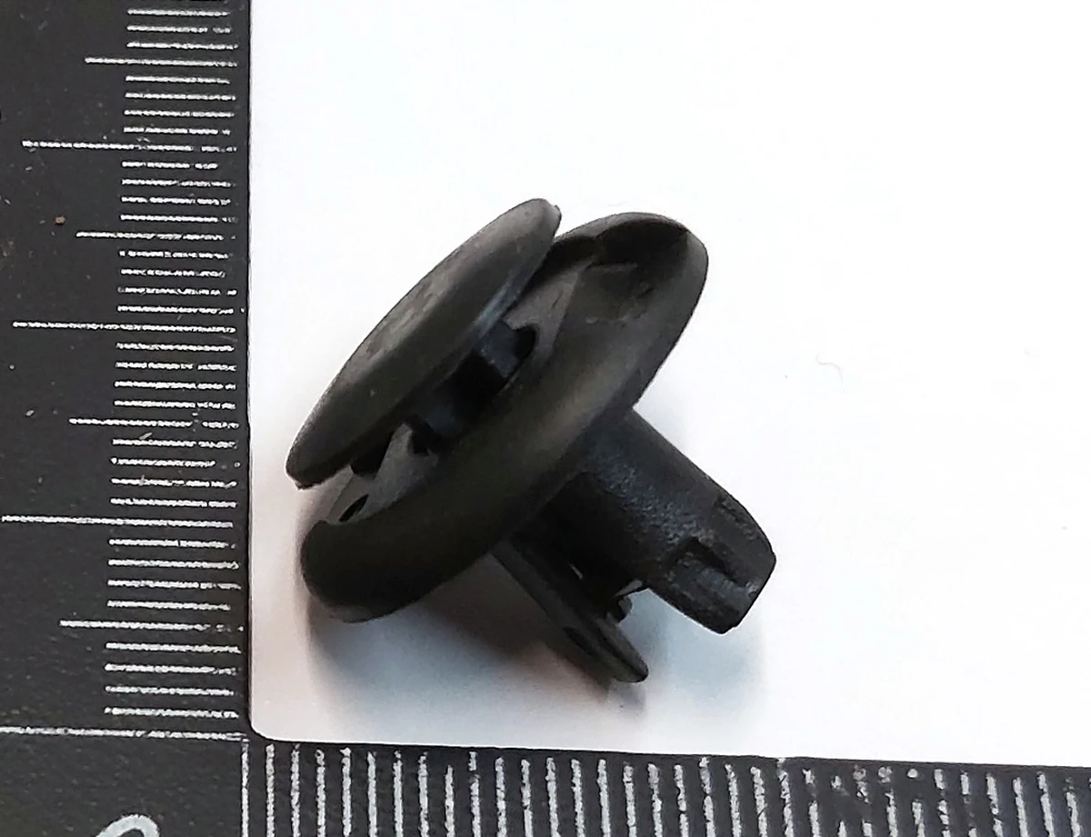 Клипса универсальная без конуса 8x18x20.0x15.0 Tesla all models 1006521-00-A