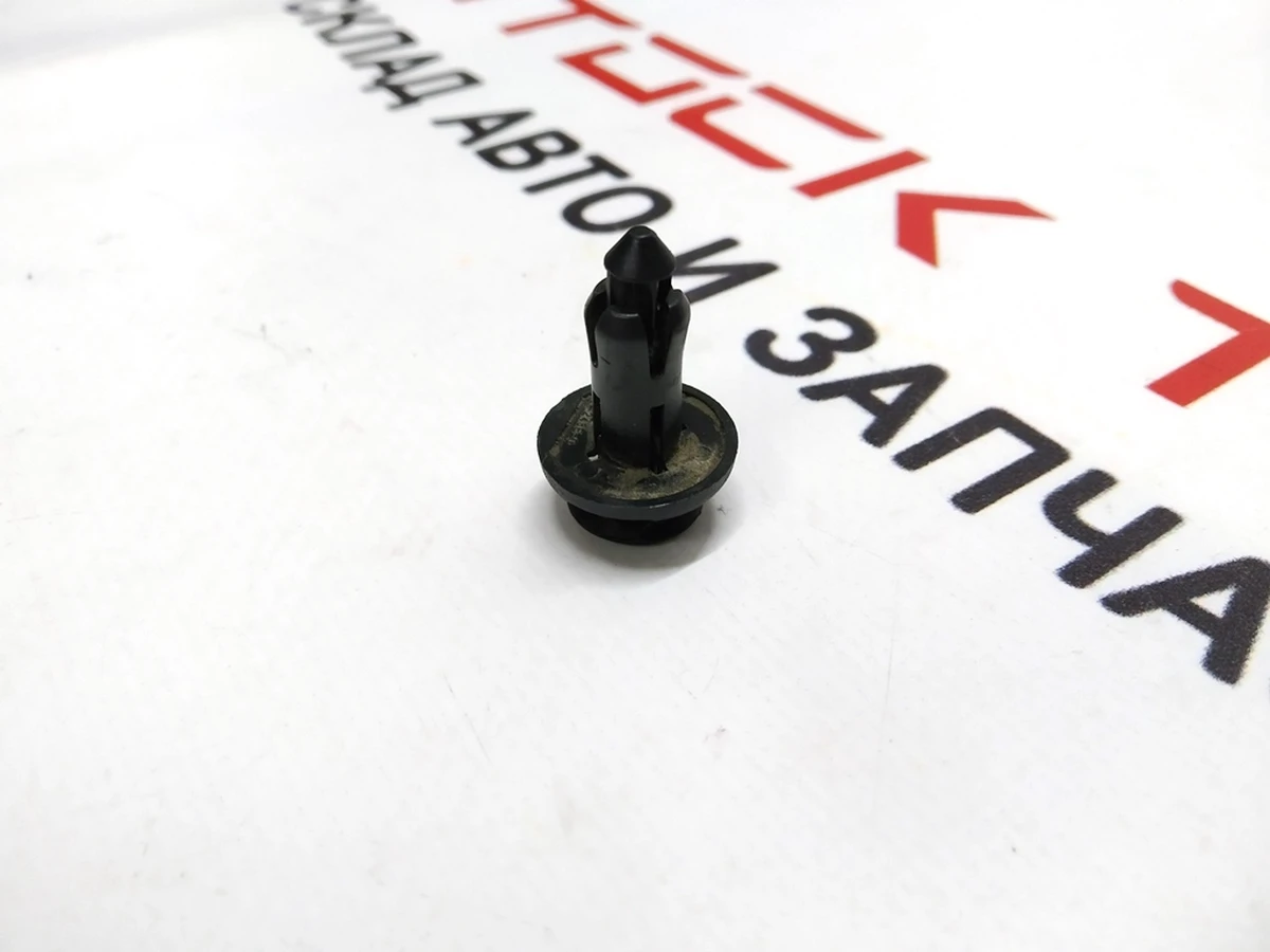 10 Кліпса кріплення 8x18x28.5 Tesla model S, model S REST, model X, model 3 1006535-00-A