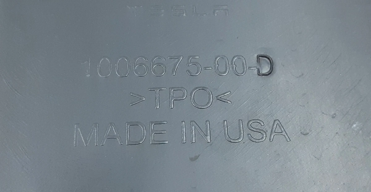 21 Накладка багажного отвору зовнішня права Tesla model S, model S REST 1021438-00-D