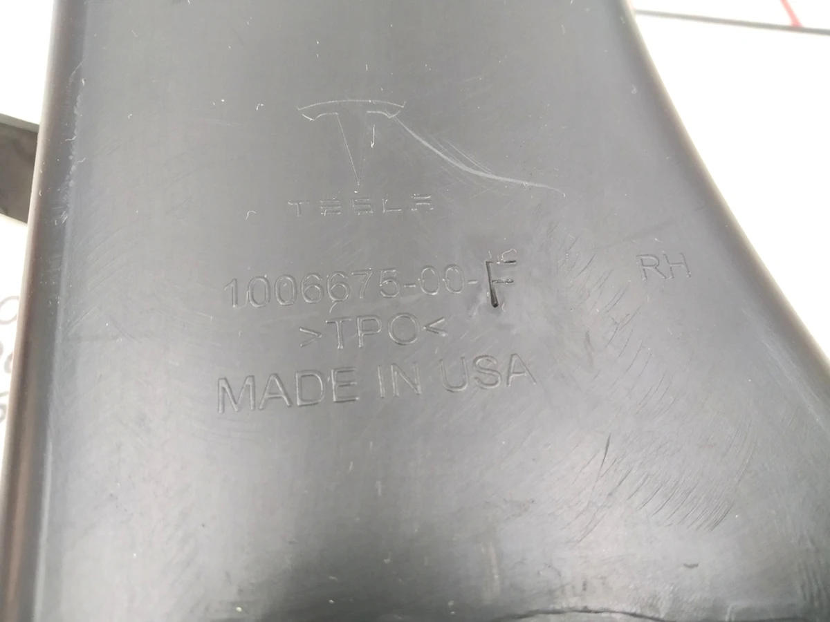 21 Накладка багажного отвору зовнішня права Tesla model S, model S REST 1021438-00-D