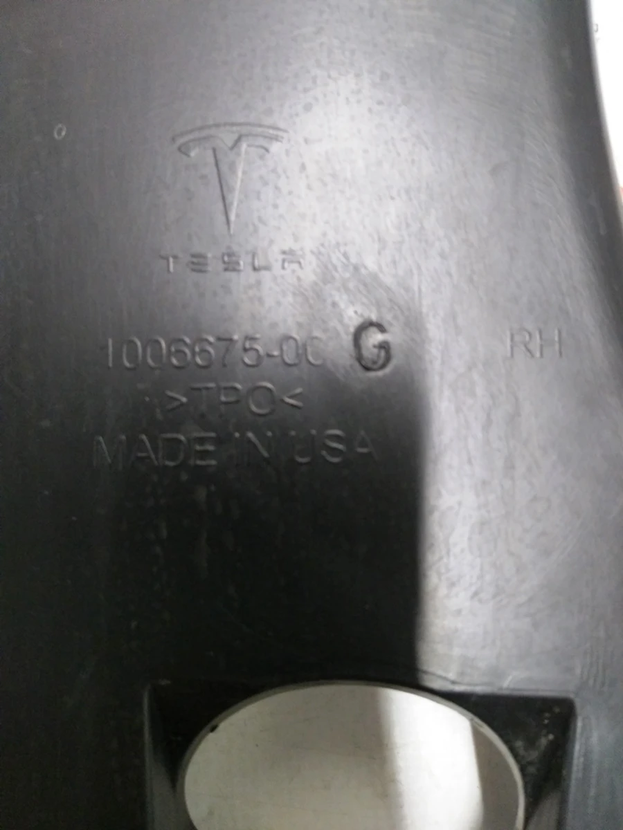 21 Накладка багажного отвору зовнішня права Tesla model S, model S REST 1021438-00-D