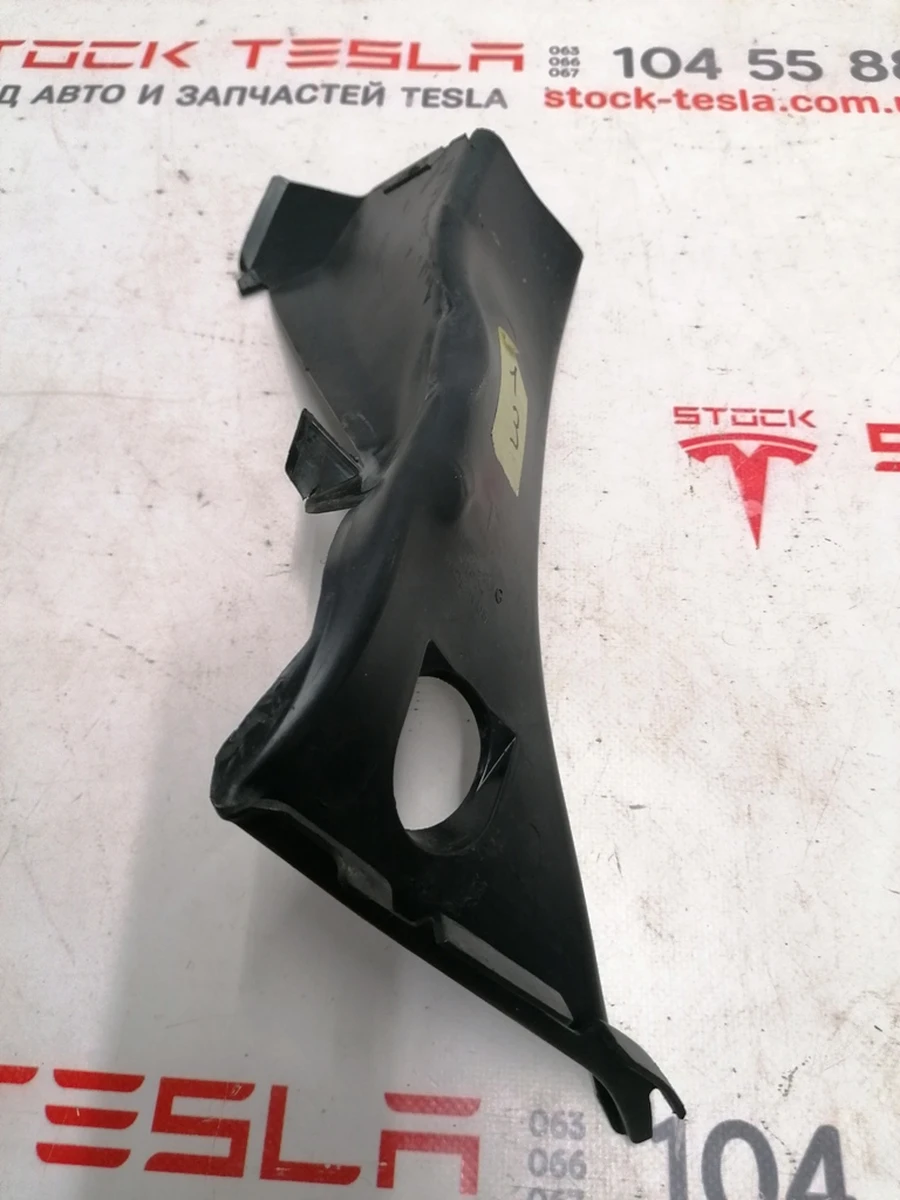 21 Накладка багажного прорізу зовнішня права (з ушкодженнями) Tesla model S REST 1021438-00-D