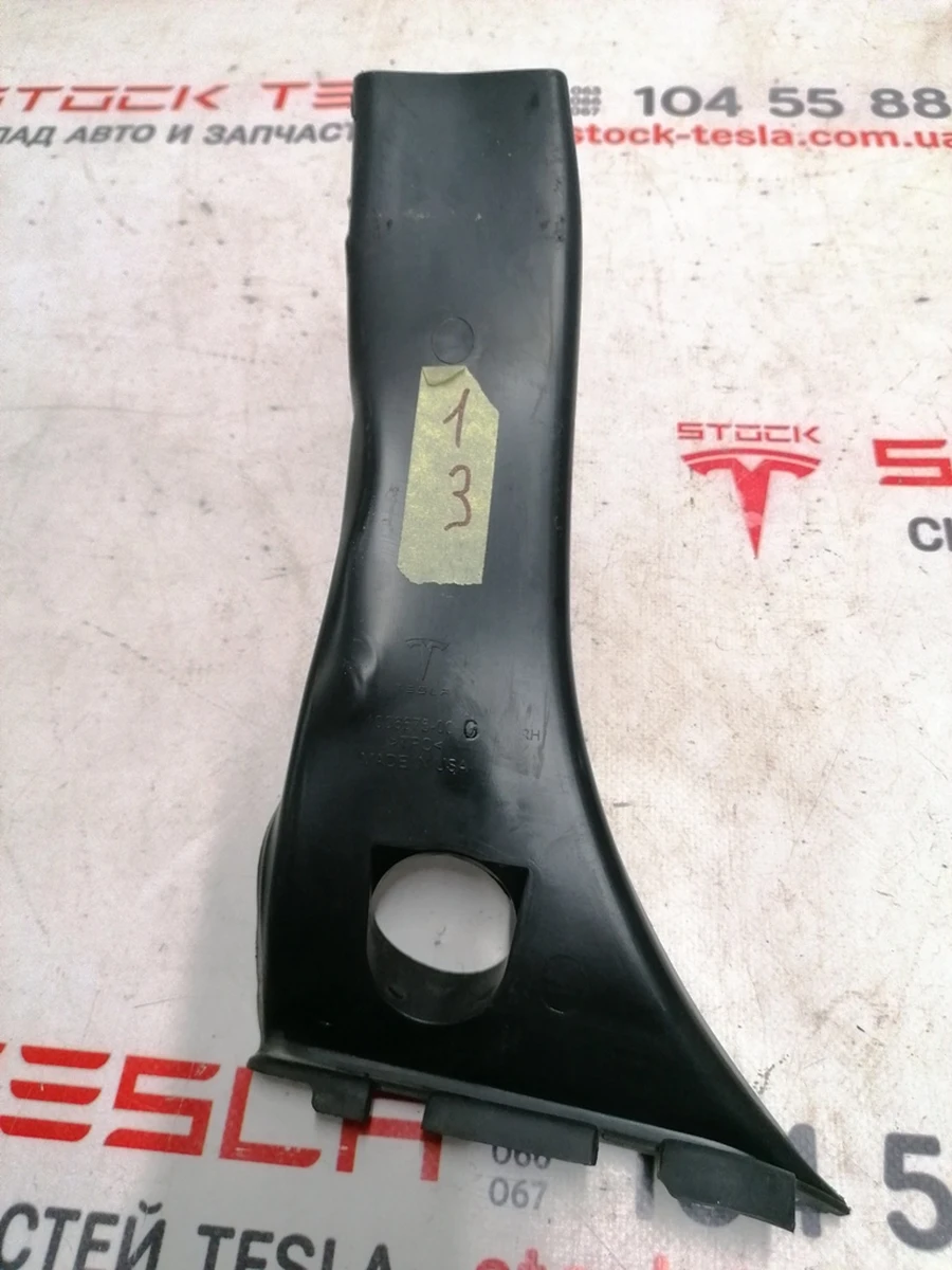 21 Накладка багажного прорізу зовнішня права (з ушкодженнями) Tesla model S REST 1021438-00-D