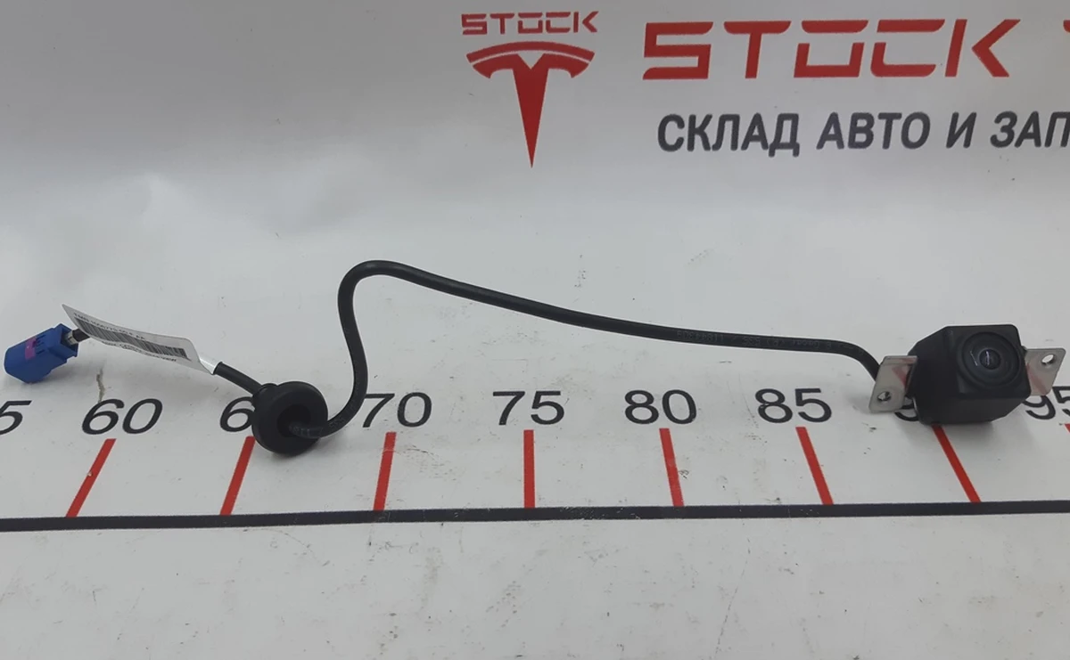 1 Камера заднього виду Tesla model S 1061269-00-D
