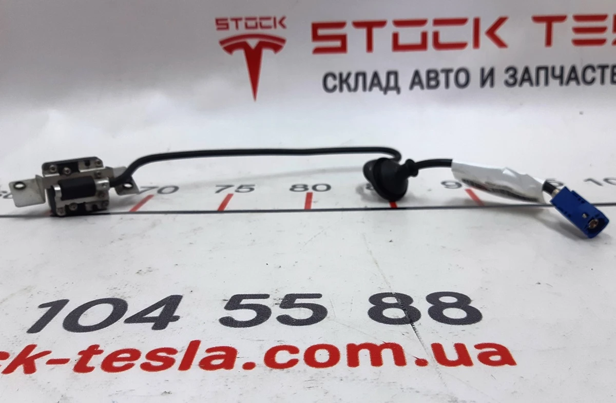 1 Камера заднього виду Tesla model S 1061269-00-D