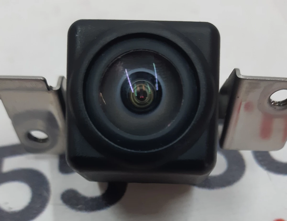 1 Камера заднього виду Tesla model S 1061269-00-D