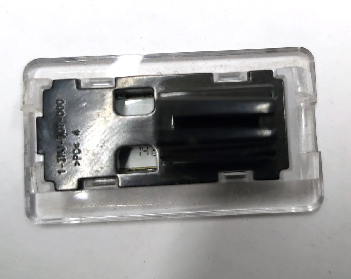 14 Ліхтар підсвічування з пошкодженням Tesla model X 3 S REST 1007151-70-E