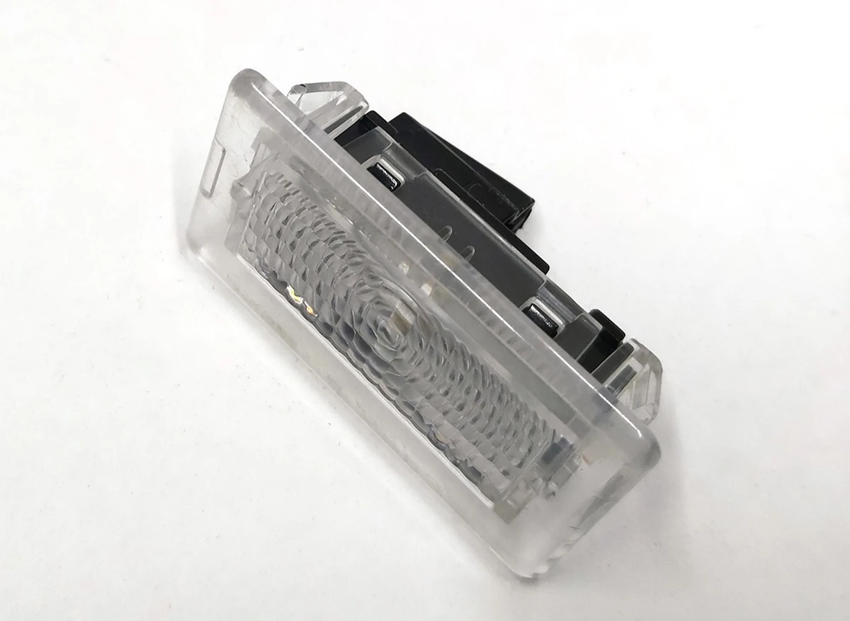 14 Ліхтар підсвічування з пошкодженням Tesla model X 3 S REST 1007151-70-E