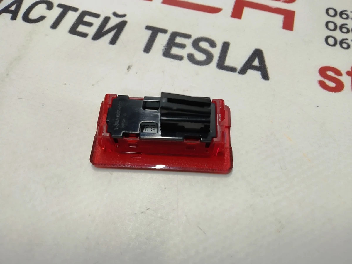 19 TESLA UNIVERSAL TASK LIGHT, RED LENS, GRAINED Tesla Model S, Model S REST, Model X 1007152-70-E