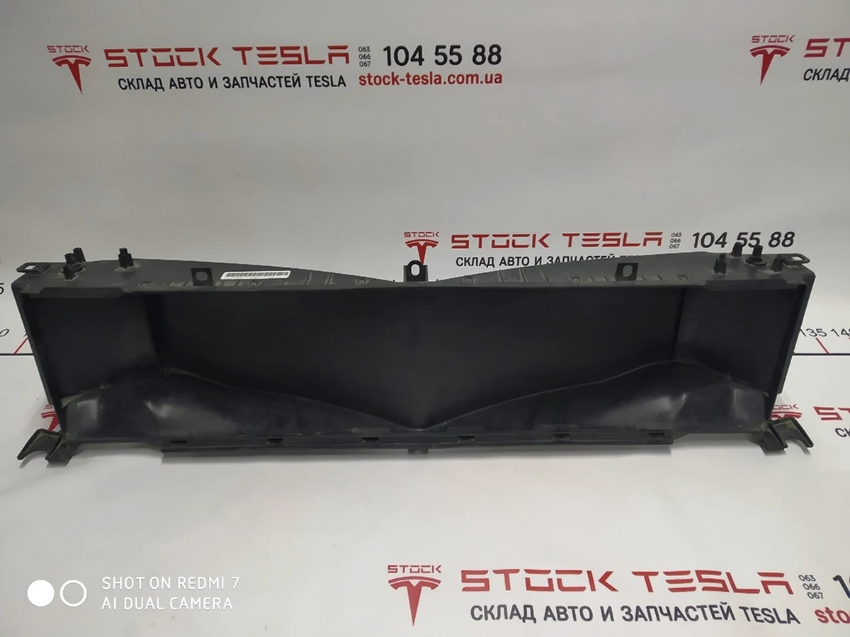 6 Central Radiator Air Duct AWD Tesla model S 1007256-00-K