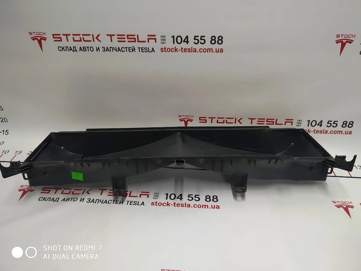 6 Central Radiator Air Duct AWD Tesla model S 1007256-00-K
