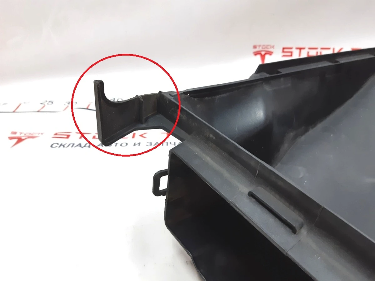 6 Damaged RWD Central Radiator Duct Tesla model S 1007256-00-K