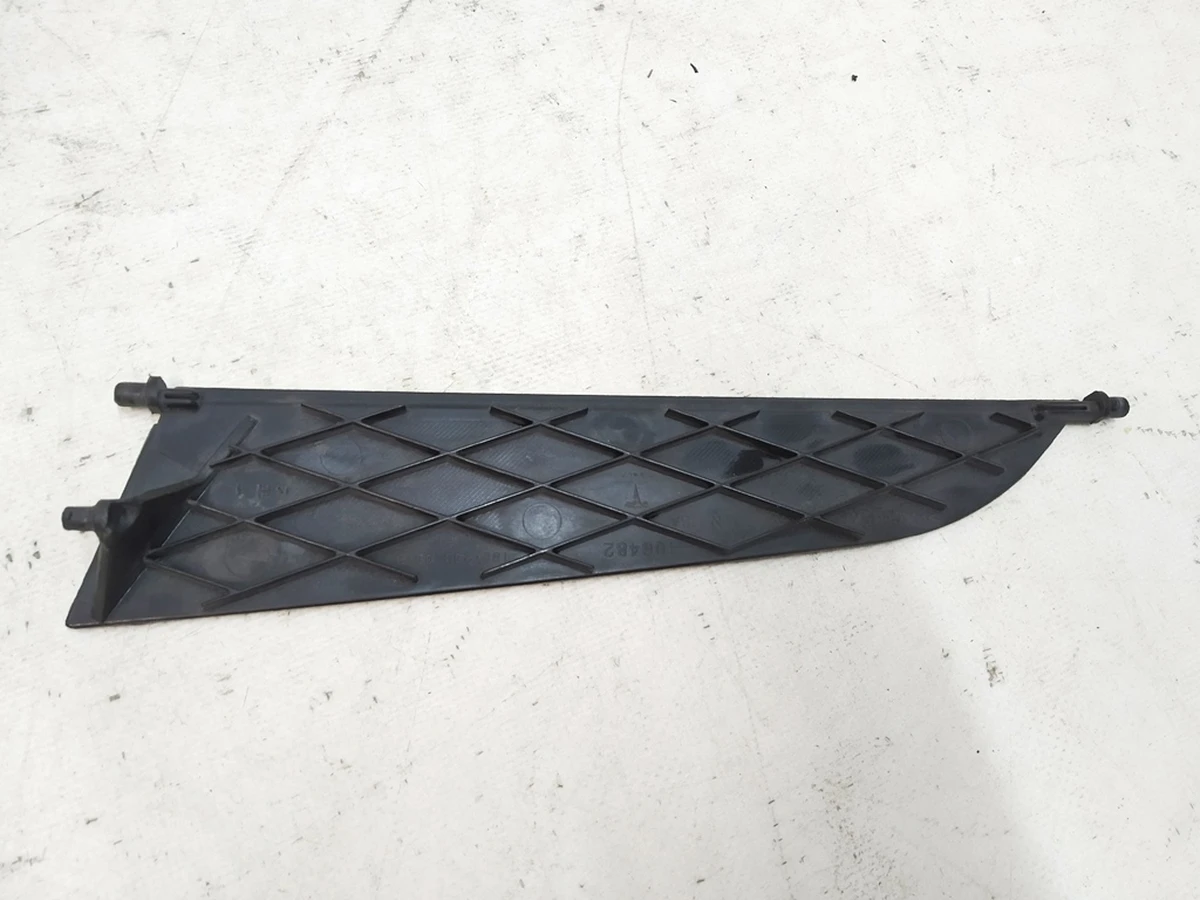 3 Лопать люверса правого активного RH1 Tesla Model S 1007269-00-F