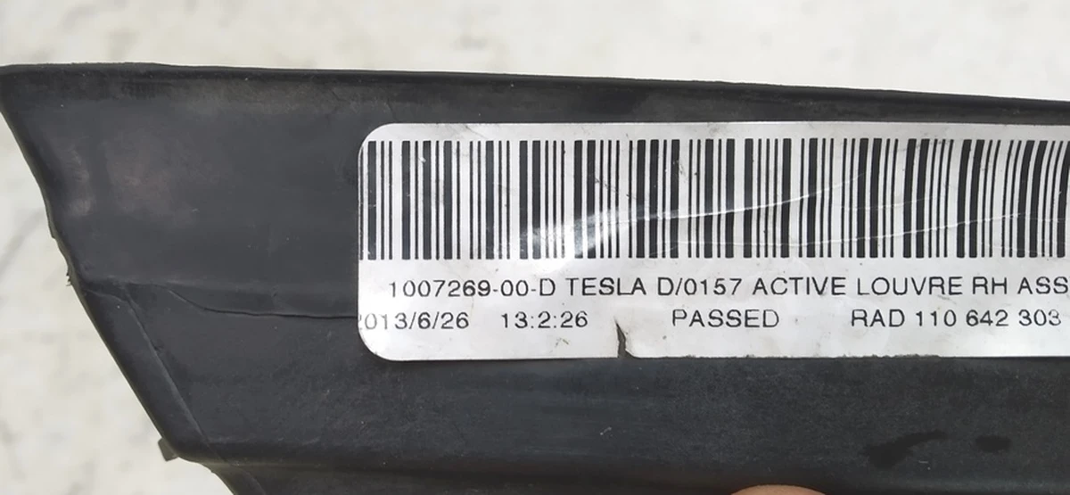 3 Корпус люверса активного правий (без модуля і хром накладок) з пошкодженням Tesla Model S 1007269-00-F