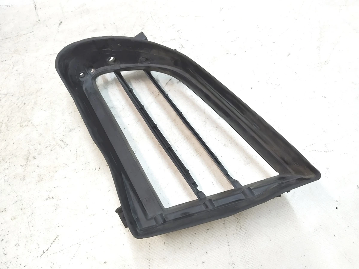 3 Корпус люверса активного правий (без модуля і хром накладок) з пошкодженням Tesla Model S 1007269-00-F