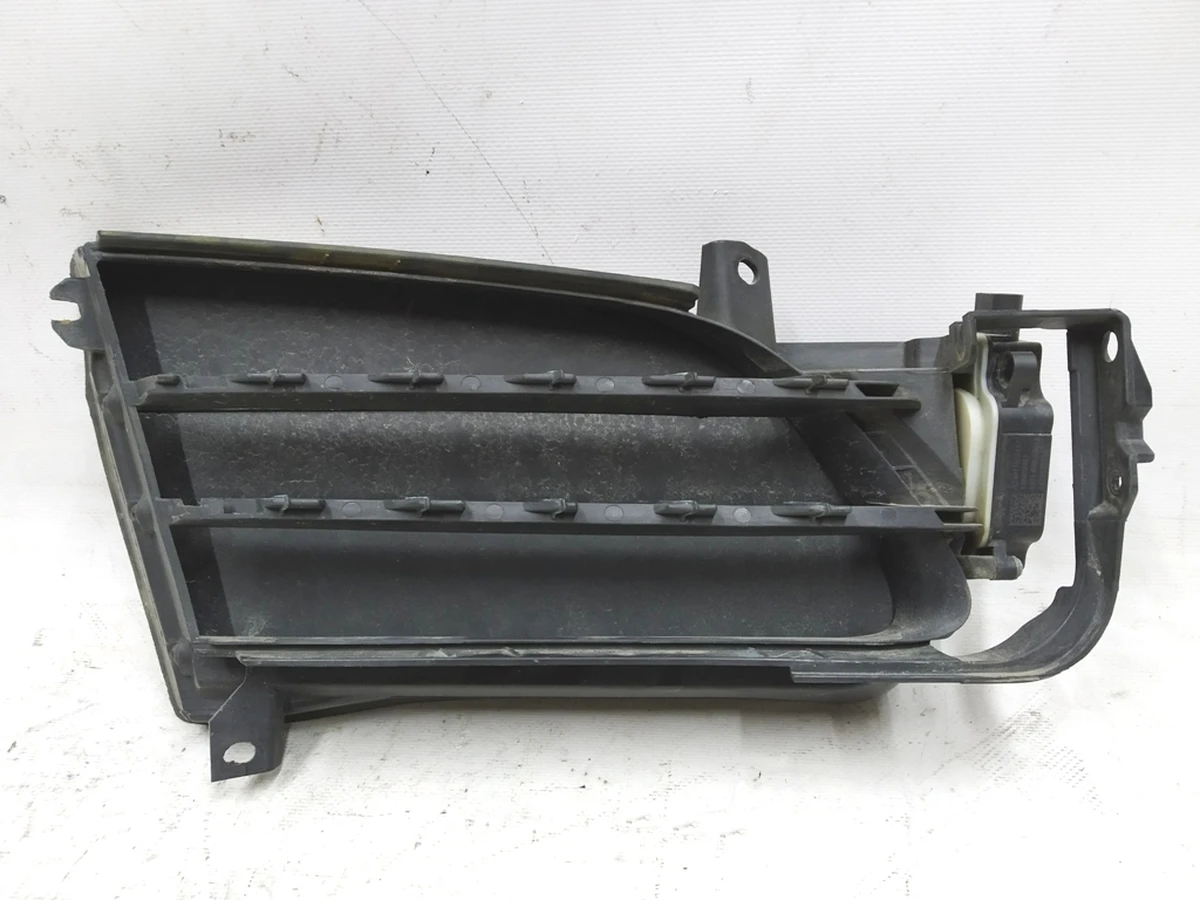 3 Корпус люверса активного правий (без хрому накладок) Tesla model S 1007269-00-F