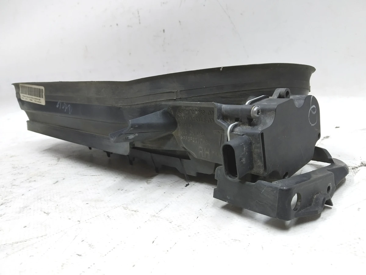 3 Корпус люверса активного правий (без хрому накладок) Tesla model S 1007269-00-F