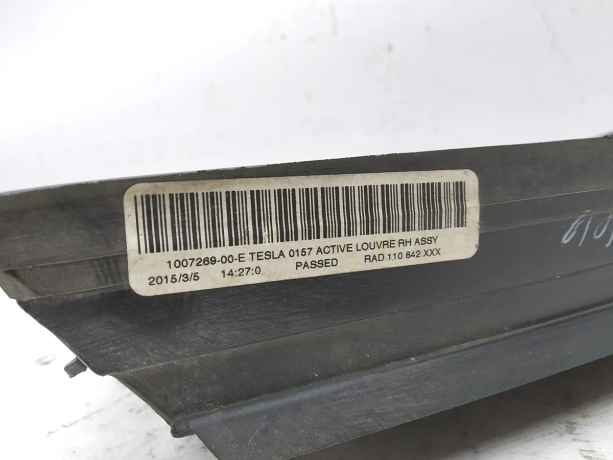 3 Корпус люверса активного правий (без хрому накладок) Tesla model S 1007269-00-F