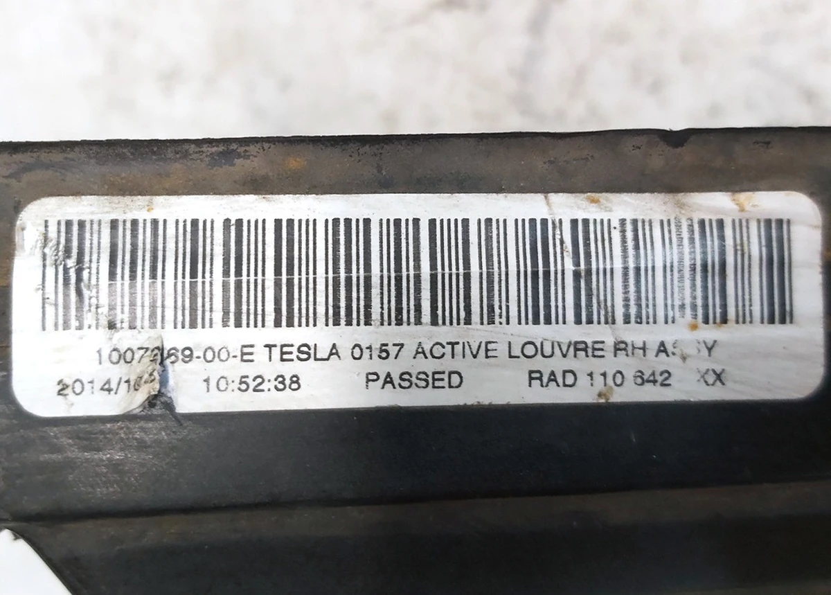 3 ACTIVE LOUVRE ASSEMBLY - RIGHT (without module and chrome trim) Tesla model S 1007269-00-F