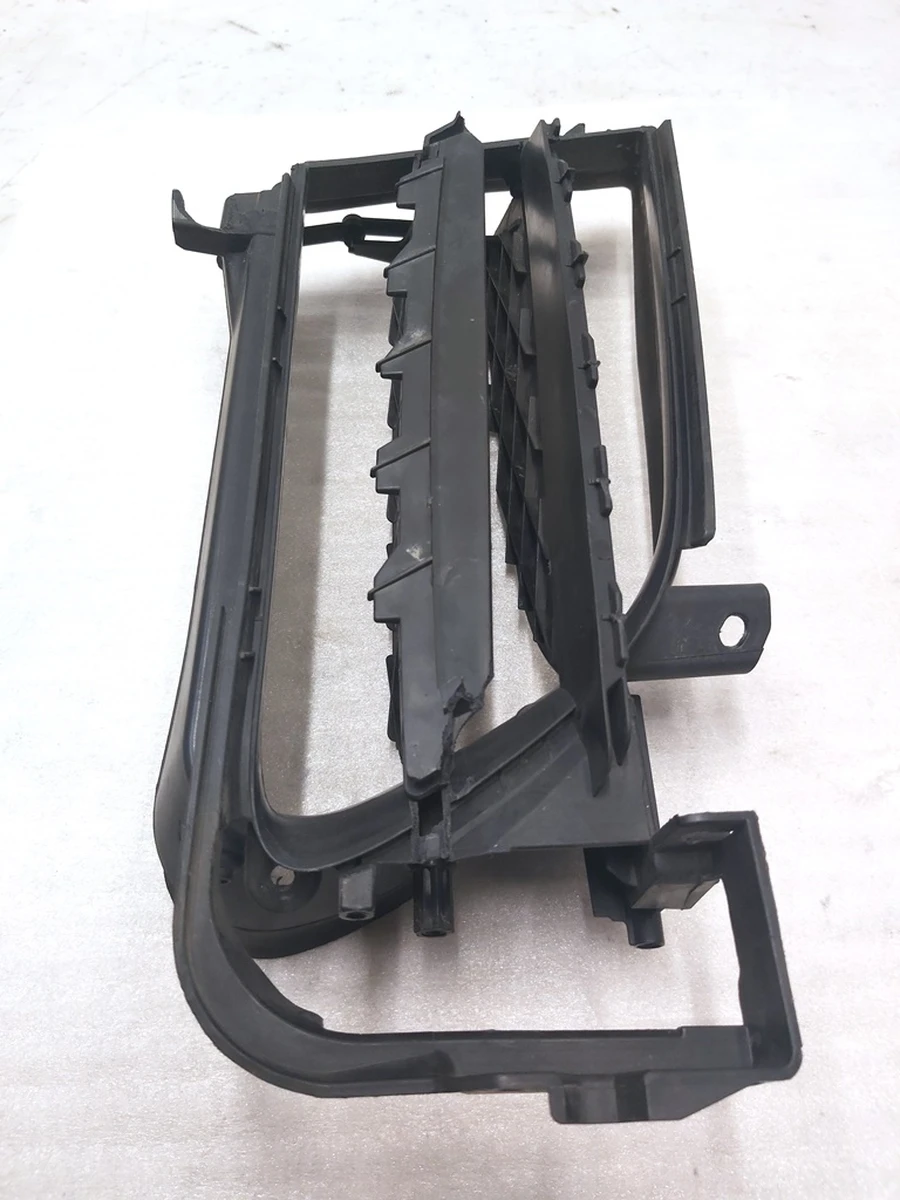 3 Корпус люверса активного правий (без модуля та хром накладок) з пошкодженням Tesla Model S 1007269-00-F