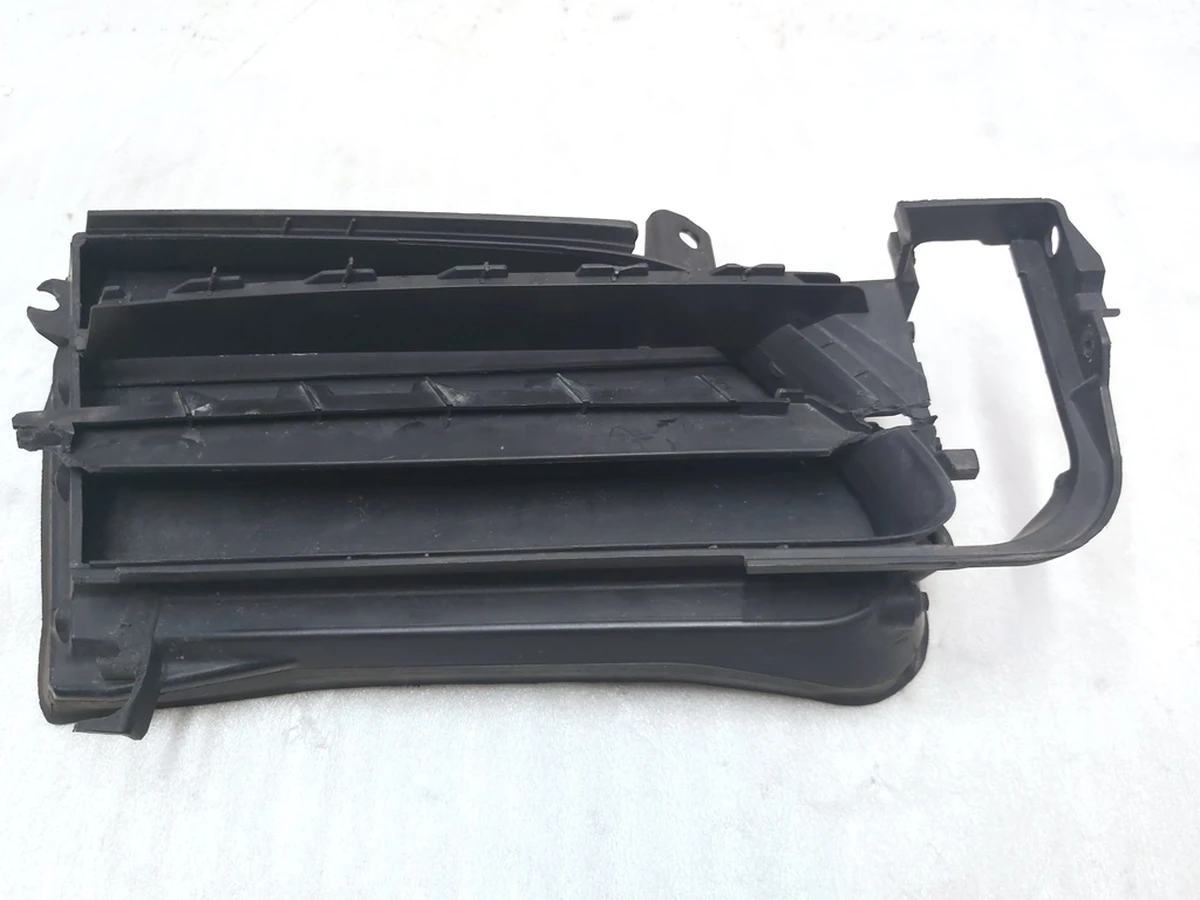 3 Корпус люверса активного правий (без модуля та хром накладок) з пошкодженням Tesla Model S 1007269-00-F