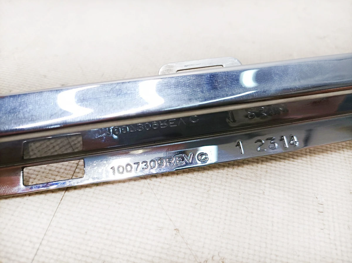 5 Молдинг накладки порога лівого метал RWD (дрібні пошкодження) Tesla model S 1007309-00-C