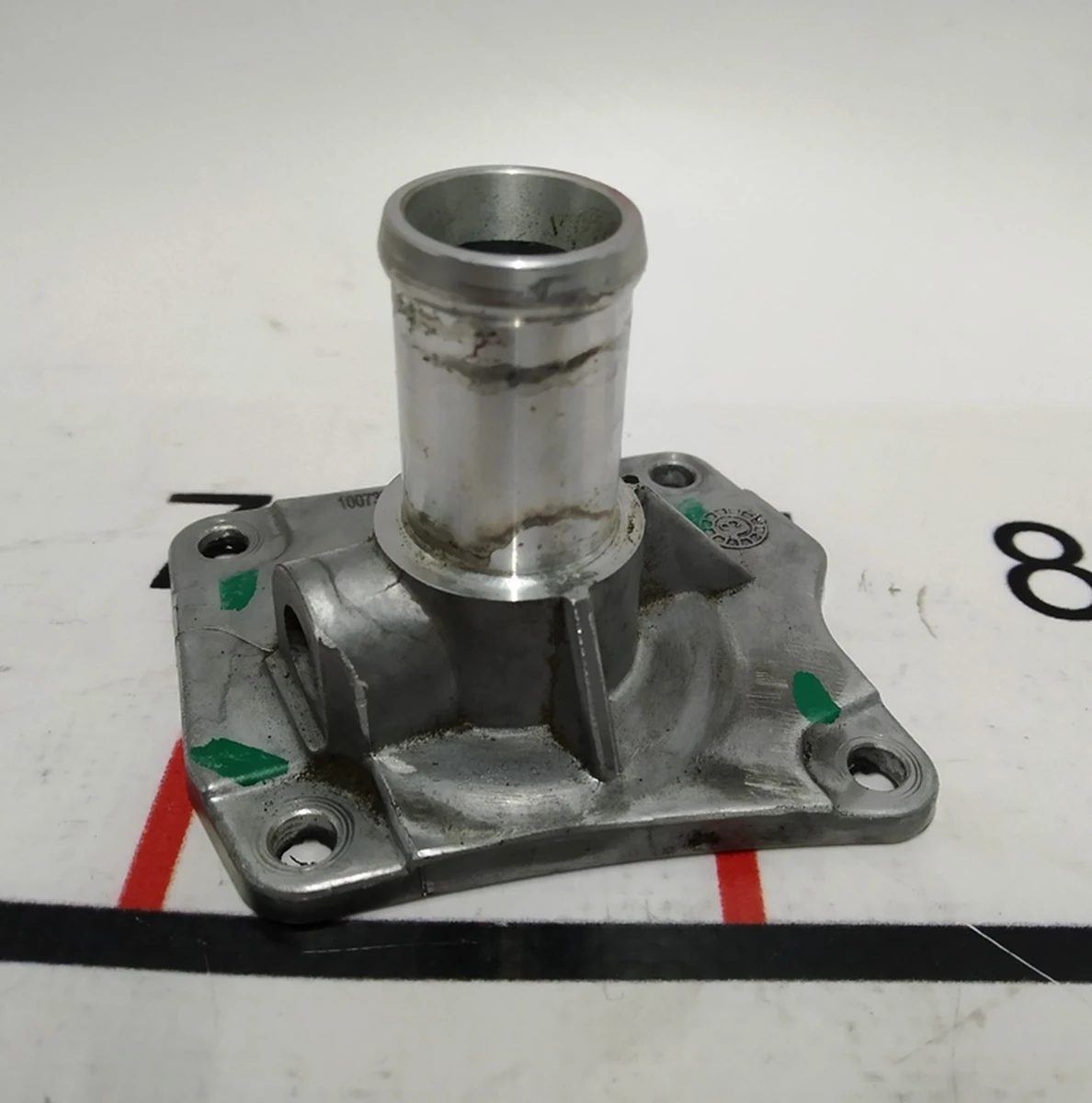 Кронштейн патрубка охолодження мотора в зборі з кільцем ущільнювача Tesla model S, model S REST 1007371-00-C