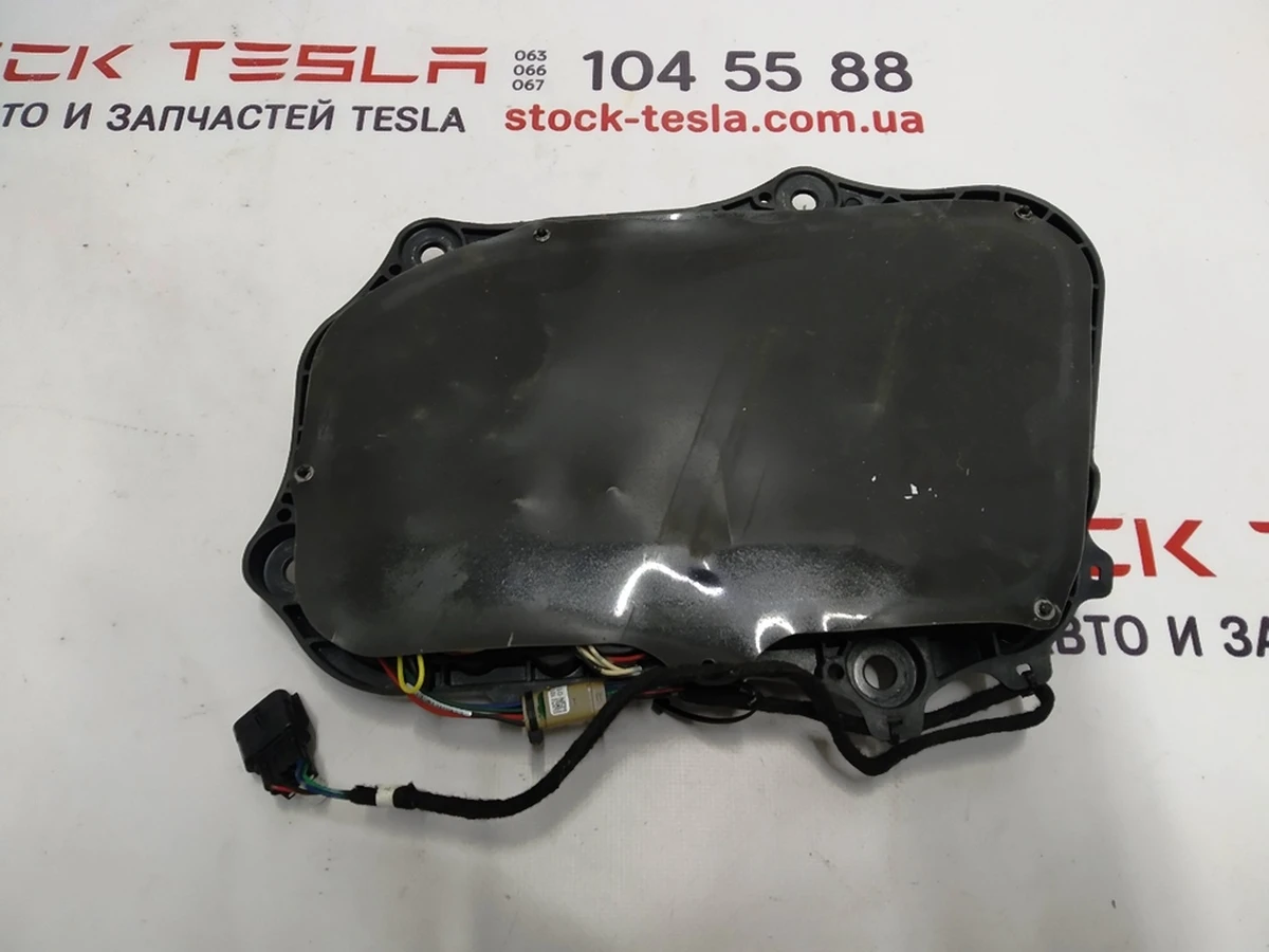 1 Механізм ручки зовнішньої передньої правої в зборі GEN 1 Tesla model S 1135725-S0-A