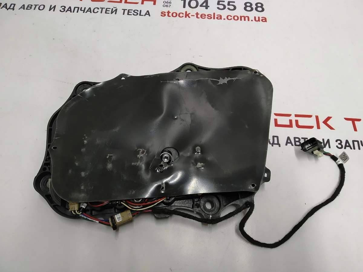 1 Механізм ручки зовнішньої передньої правої у зборі (з пошкодженнями) GEN 1 Tesla model S 1135725-S0-A
