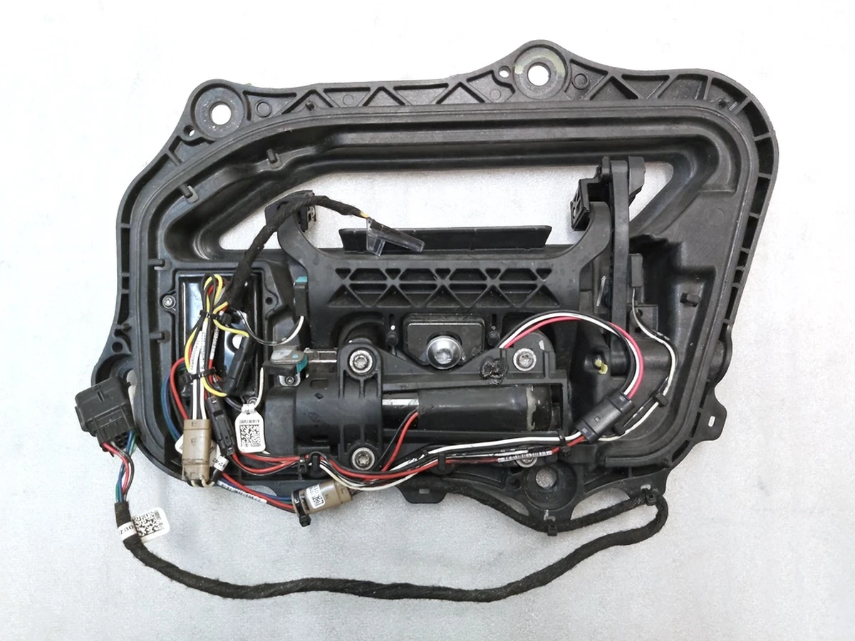 1 Механизм ручки наружной передней правой GEN 1 Tesla model S 1135725-S0-A