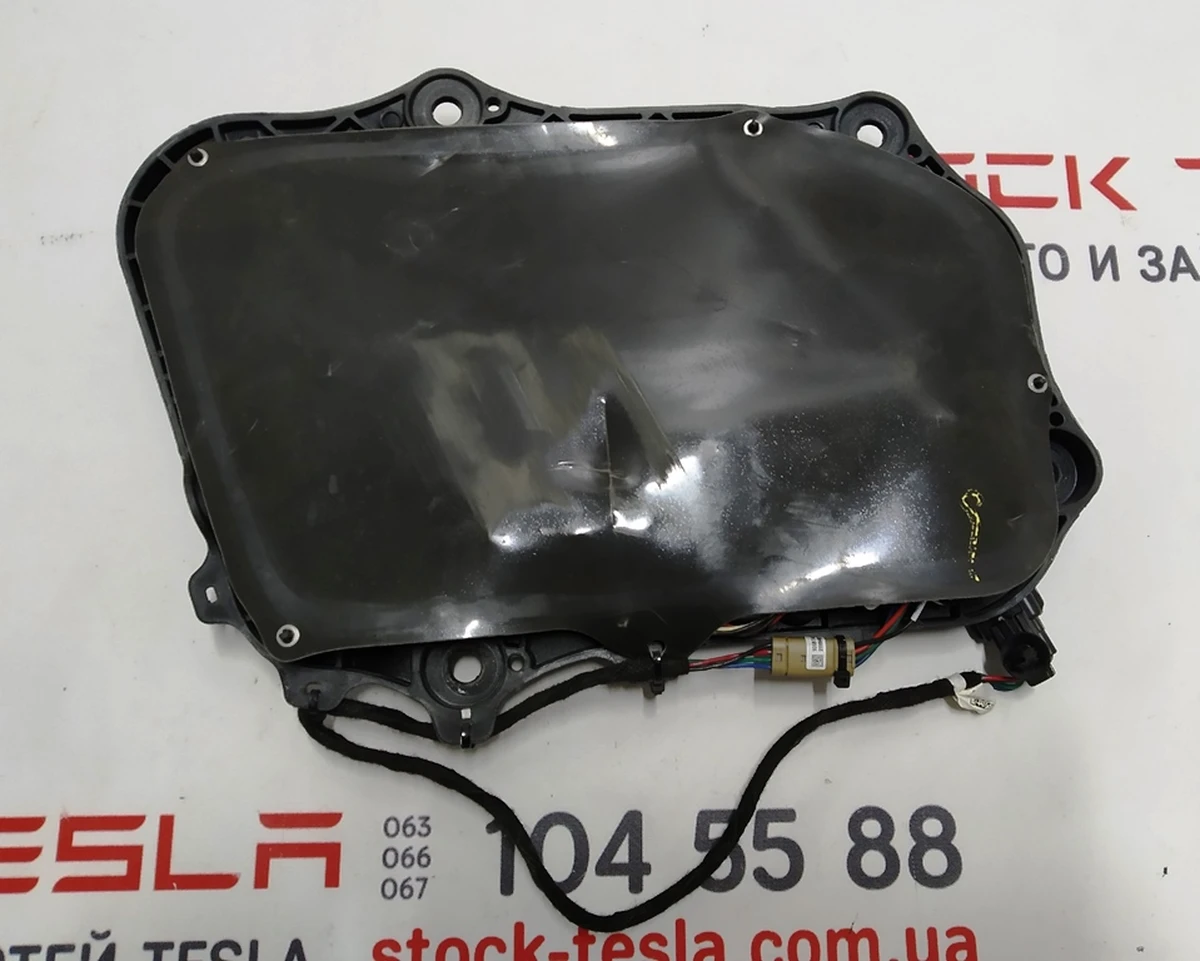 1 Механизм ручки наружной передней левой в сборе GEN 1 Tesla model S REST 1135718-S0-A