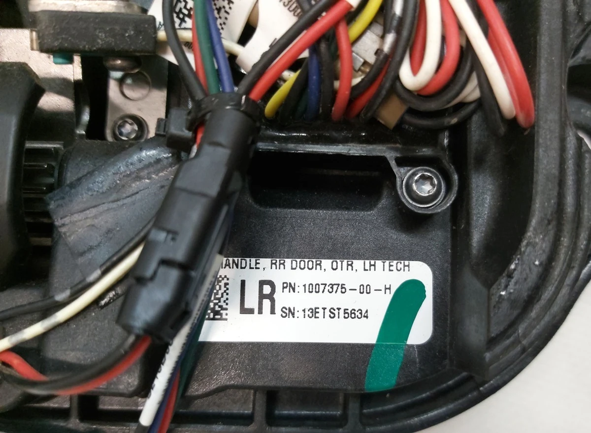 1 ASY- RR LH, GEN1 DH, NOGRIP, 2.1 SVC RPL partially assembled GEN 1 Tesla model S 1135722-S0-A