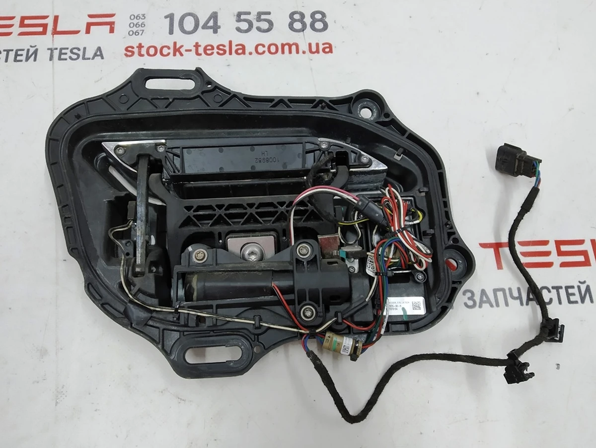 1 Outer rear left handle mechanism assembly GEN 1 (without inner seal) Tesla model S 1135722-S0-A