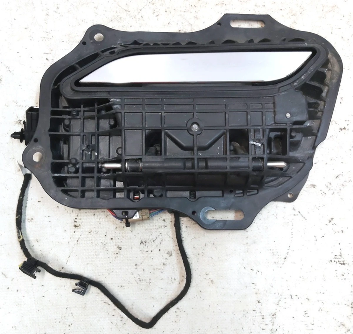 1 Механізм ручки зовнішньої задньої лівої GEN1 у зборі з хромом та внутрішньою пластиною Tesla model S 1135722-S0-A