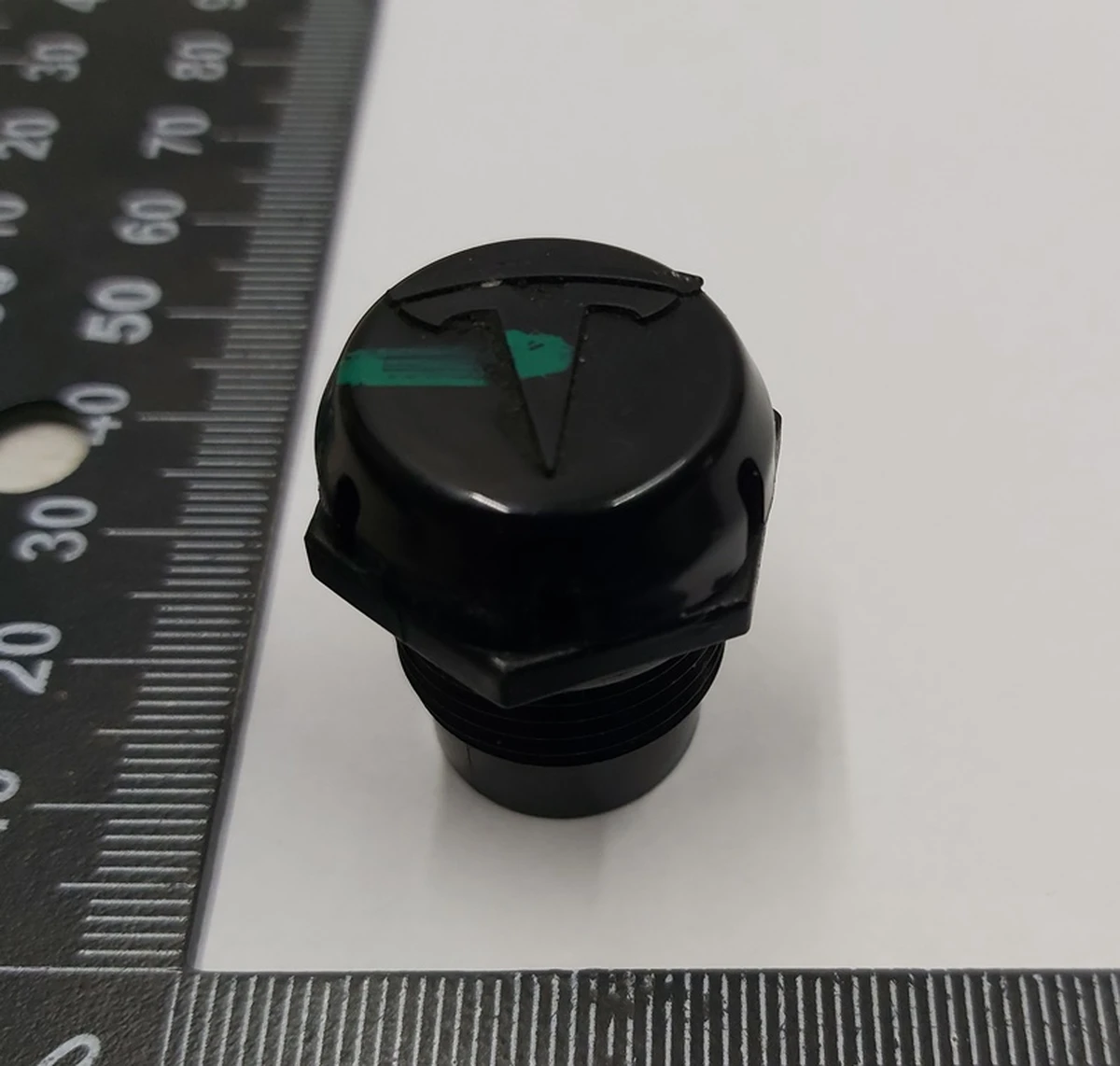 Сапун редуктора двигуна в зборі Tesla model S 1007399-00-A