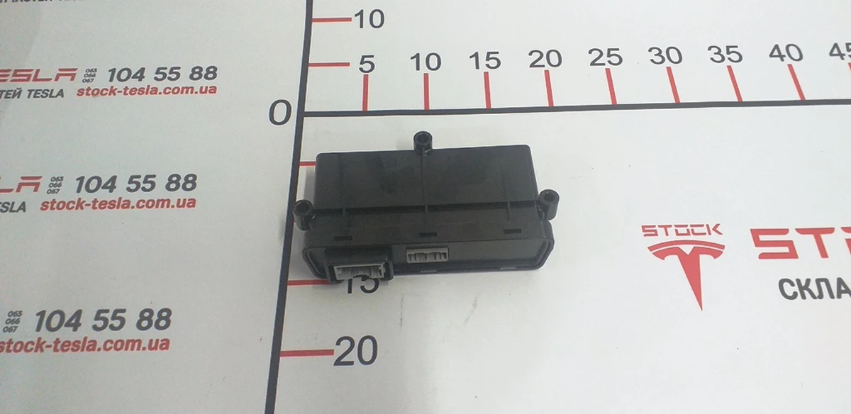 6 Блок контролю стоянкового гальма Tesla Model S, Model S REST, Model X 1007618-00-J