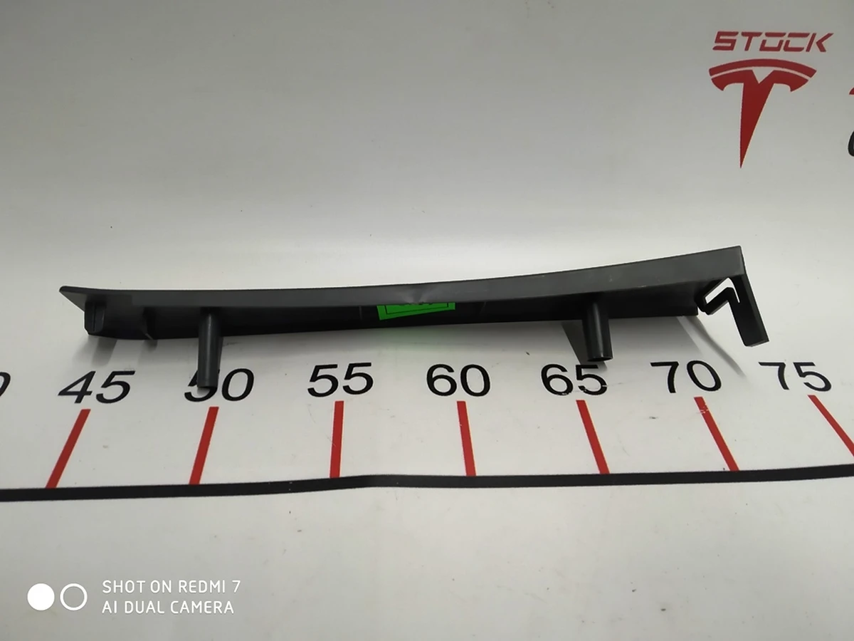 7 Накладка дверного отвору стійки А передні праві Tesla model S, model S REST 1007711-00-D