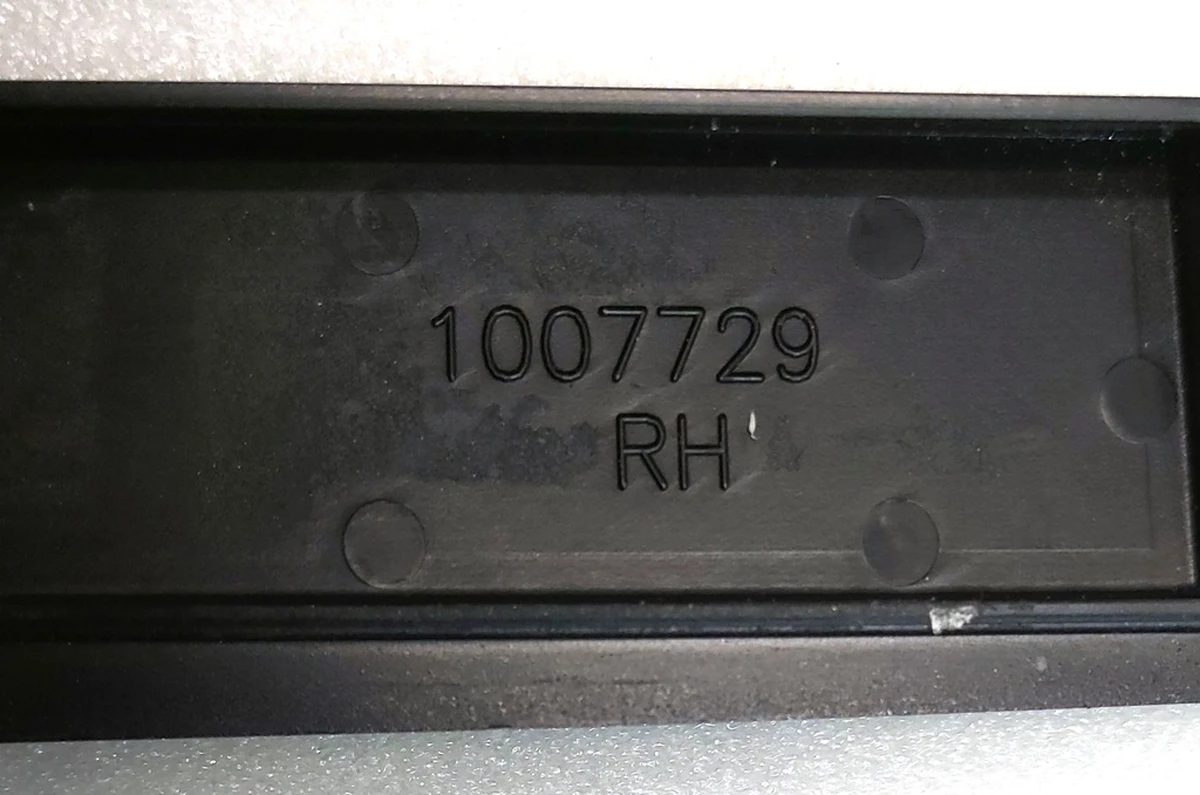 11 Пластина зовнішньої ручки дверей передньої / задньої права PBSB Tesla Model S, Model S REST 1007729-00-D